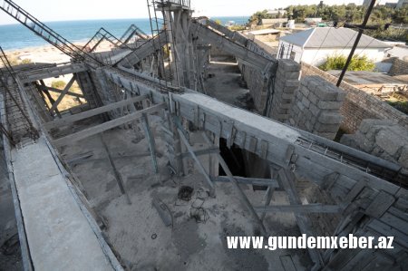 Şeyxin qudası vətəndaşın 3 mərtəbəli evini dağıdıb - FOTOLAR,VİDEO