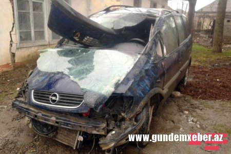 Xaçmazda avtomobil aşıb, iki nəfər xəsarət alıb