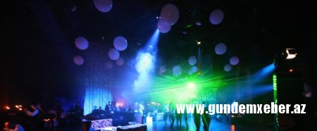 Bakıda gecə klubunda qız əcnəbi turistin başına oyun açdı