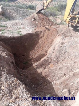 Afrində 110 cəsəd basdırılmış gizli məzarlıq tapıldı - FOTOLAR