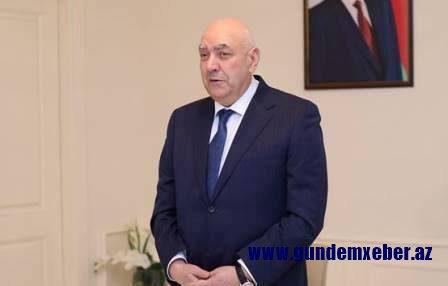 Mirdamət Sadıqov İsmayıllını talayır