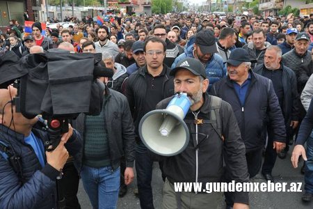Paşinyandan hakim partiyaya yeni ultimatum: "“Məxməri inqilabı” yarımçıq qala bilməz"