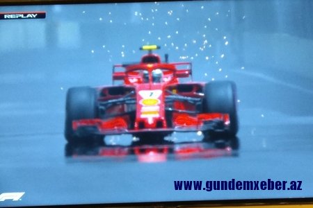 Formula 1 yarışının sərbəst yürüşünə start verildi - Fotolar