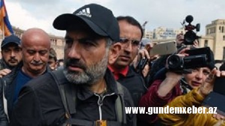 Paşinyan Rusiya hərbi bazasına tərəf gedib Qarabağa görə "daha möhkəm təminat" istədi