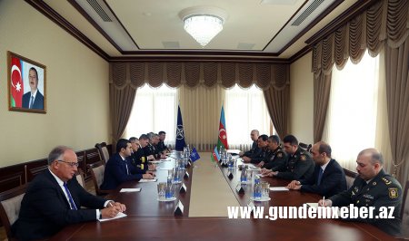 General-polkovnik Zakir Həsənov NATO-nun Avropada Müttəfiq Qüvvələrinin Ali Baş Komandanı ilə görüşüb