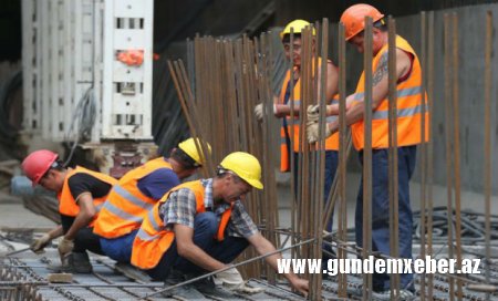 723 nəfərin tikintidə müqaviləsiz işlədiyi aşkarlanıb