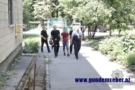 Dəhşət: Azərbaycanlı ər və arvad 4 yaşlı qızlarını pornoroliklərə çəkib satırmışlar - FOTO