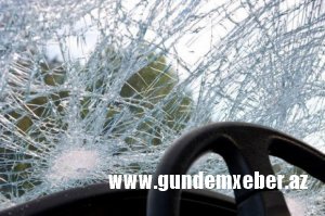 Yevlaxda sərnişin mikroavtobusu yük maşını ilə toqquşdu - 3 NƏFƏR XƏSARƏT ALDI