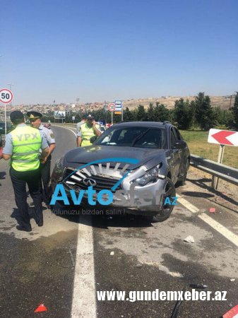 Məşhur müğənni Bakıda “İnfiniti” ilə YPX maşınını əzdi: polis yaralandı (FOTO) 