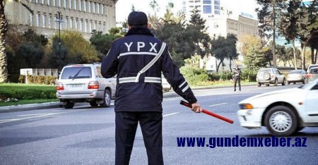 Parada görə narazılıq edən sürücüyə polisdən MÜKƏMMƏL CAVAB - VİDEO