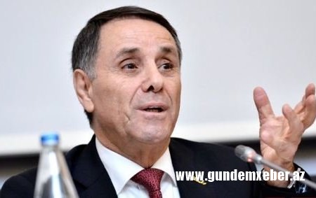 Novruz Məmmədov Fazil Məmmədovun komissiya üzvülüyündən çıxarılması haqqında qərar imzalayıb