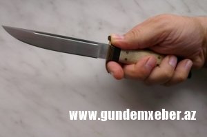 Bakıda oğru girdiyi evdə bıçaqlandı