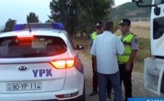 ​“Ayə, demədim çəkmə? Nə çəkirsən?” - Reyd zamanı GƏRGİN ANLAR - VİDEO