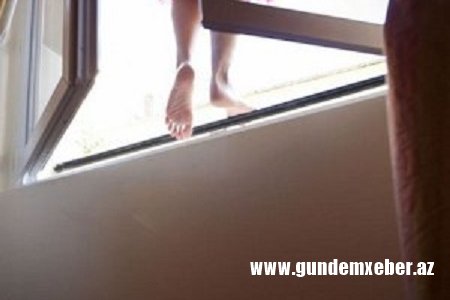 Bakıda 21 yaşlı qız özünü 5-ci mərtəbədən yerə atdı