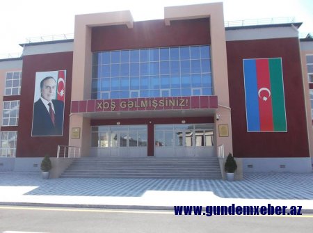 Məcburi köçkünün yaşadığı ev başına uçur