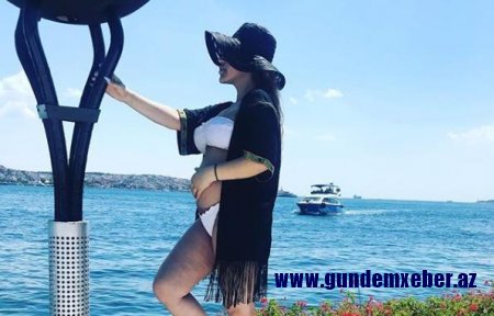 Hamilə Rəqsanə çimərlik geyimində - Foto