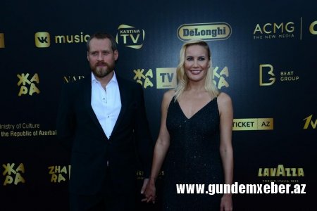 “Jara-2018” iştirakçılarının qırmızı xalı üzərində keçidi baş tutub - FOTOLAR