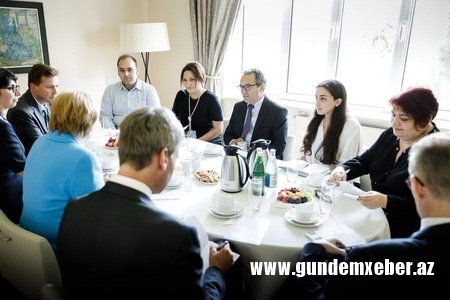 Merkel Azərbaycanın qeyri-hökumət təşkilatı təmsilçiləri ilə görüşüb (Foto)