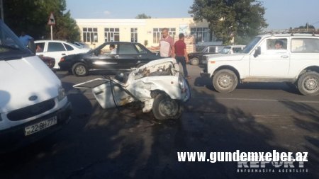 BƏRDƏDƏ BAŞ VERƏN ZƏNCİRVARİ YOL QƏZASINDA 3 NƏFƏR XƏSARƏT ALIB - FOTO