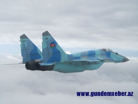 AZƏRBAYCAN HƏRBİ HAVA QÜVVƏLƏRİNİN TƏLİM-MƏŞQ UÇUŞLARI KEÇİRİLİB