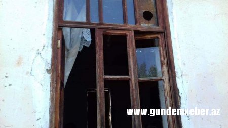 Məktəb tavanı şagirdlərin başına uçur- HƏR AN TƏHLÜKƏ VAR (FOTOLAR)