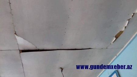 Məktəb tavanı şagirdlərin başına uçur- HƏR AN TƏHLÜKƏ VAR (FOTOLAR)