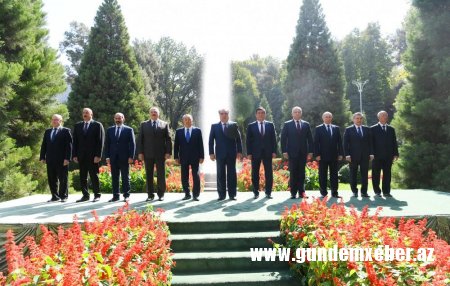 Prezident İlham Əliyev Düşənbədə MDB Dövlət Başçıları Şurasının məhdud tərkibdə görüşündə iştirak edib (FOTO)