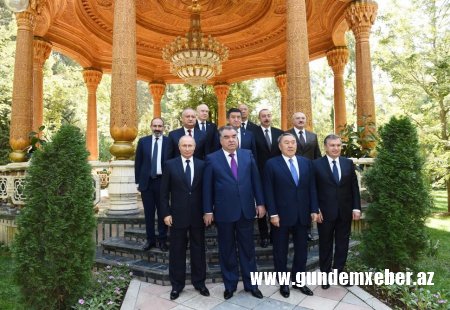 Prezident İlham Əliyev Düşənbədə MDB Dövlət Başçıları Şurasının məhdud tərkibdə görüşündə iştirak edib (FOTO)