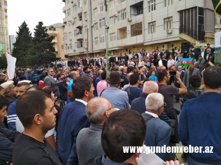 Bakıda Qarabağla bağlı mitinq keçirilib - FOTOLAR
