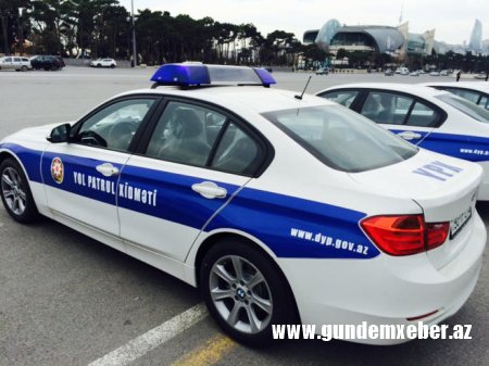 Balakəndə saxlanılan şəxs özünü polis maşınından atdı