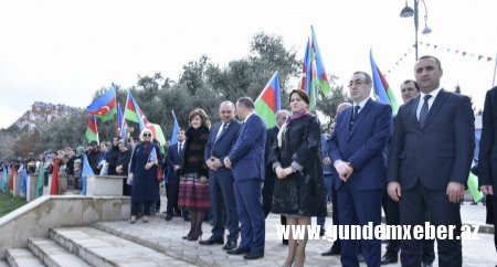 Abşeronda Dövlət Bayrağı Günü münasibətilə ümumrayon bayramı keçirildi