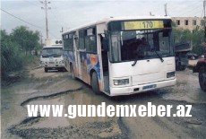​Bakıda marşrut avtobusu işıqforda 3 maşını vurdu - ÖLƏN VAR
