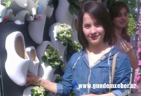 Bakıda bacısının başını kəsməkdə günahlandırılan qız azadlığa buraxılıb