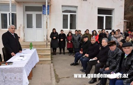 DAŞKƏSƏN RAYON İCRA HAKİMİYYƏTİNİN BAŞÇISI ƏHƏD ABIYEV  QUŞÇU KÖRPÜSÜ QƏSƏBƏSİNDƏ SAKİNLƏRİN SƏYYAR QƏBULUNU KEÇİRİB -FOTOLAR