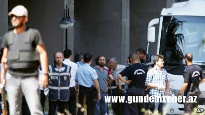 Türkiyədə Gülən şəbəkəsi ilə əlaqələrdə şübhəli bilinən təxminən 200 nəfər saxlanıb