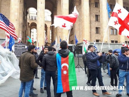 Azərbaycanlıların kütləvi etiraz aksiyası başladı