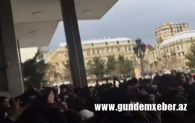Bakıda qadınılar “Şiddətə yox!” şüarı ilə aksiya keçirib
