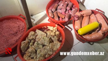Azərbaycanda kolbasa sexindən dəhşətli görüntülər