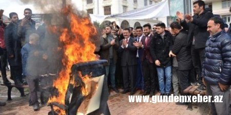 Bələdiyyə sədri seçildi, kreslosunu yandırdı - FOTO 