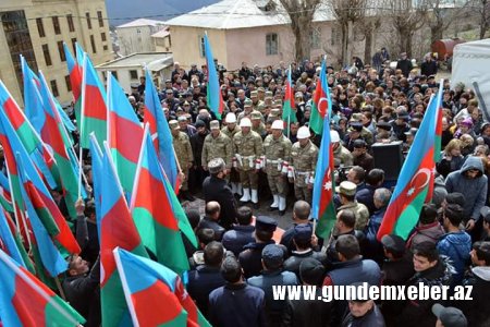 DAŞKƏSƏNDƏ ŞƏHİD FƏRRUX MƏMMƏDOV SON MƏNZİLƏ YOLA SALINIB