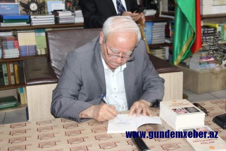 Rəsulzadə və Elçibəy haqqında hekayələr kitabı təqdim olundu