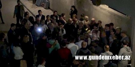 Tikinti şirkətindən narazı olan sakinlər aksiya keçirdi