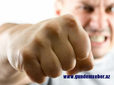 Bakıda oğul atasını döyüb