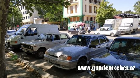 Mingəçevir şəhər bələdiyyəsinin sədri Coşqun Abdullayev səkiləri satır…