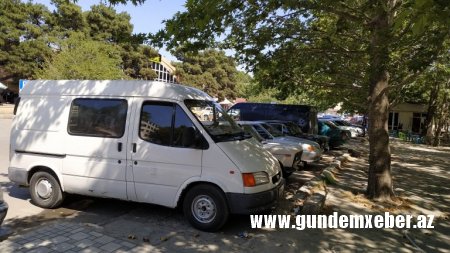 Mingəçevir şəhər bələdiyyəsinin sədri Coşqun Abdullayev səkiləri satır…