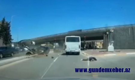 Xırdalanda dəhşətli qəza: maşın dilənçini əzib yolun ortasına atdı