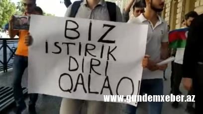 Gənclər İranın Bakıdakı Səfirliyi qarşısında aksiya keçirib