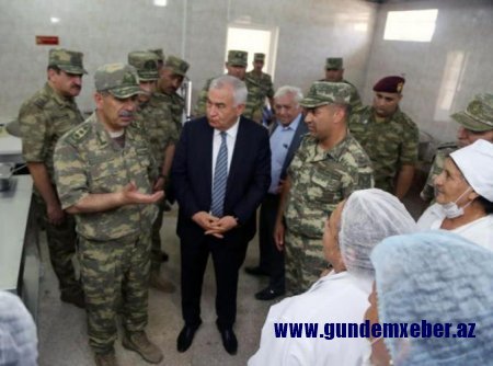 Müdafiə naziri cəbhəboyu zonada səfərdədir