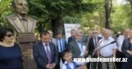 Səmədoğlunun büstü haqda “karton” yalanı