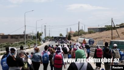 Yüzlərlə miqrant bir gündə yunan adasına gəldi